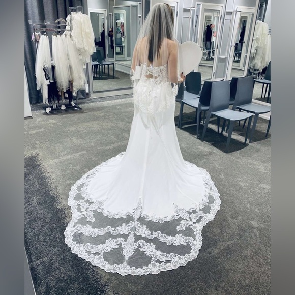 David's Bridal Galina Signature Wedding Size